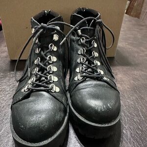 Urban Outfitters Black Lace Up Booys - size 7